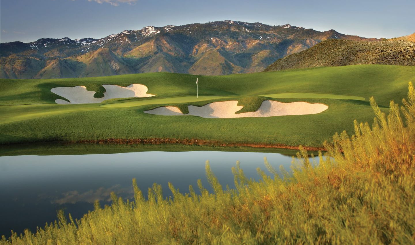wide shot of the somersett golf course